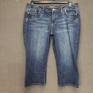 Refuge Womens Size 11 Blue Denim Capri Jeans With Button Detailing & Pockets